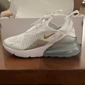 Never worn Nike Air Max 270 ESS